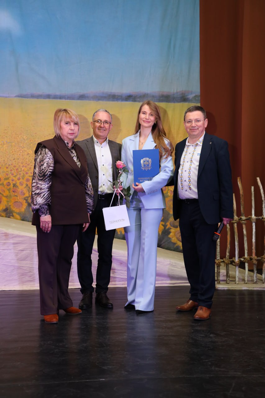 Vruchennia podiak pratsivnykam universytetu za sumlinne vykonannia oboviazkiv 2